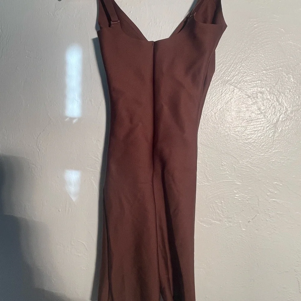 SKIMS Brown V-Neck Seamless Shapewear Bodysuit - Picture 5 of 6